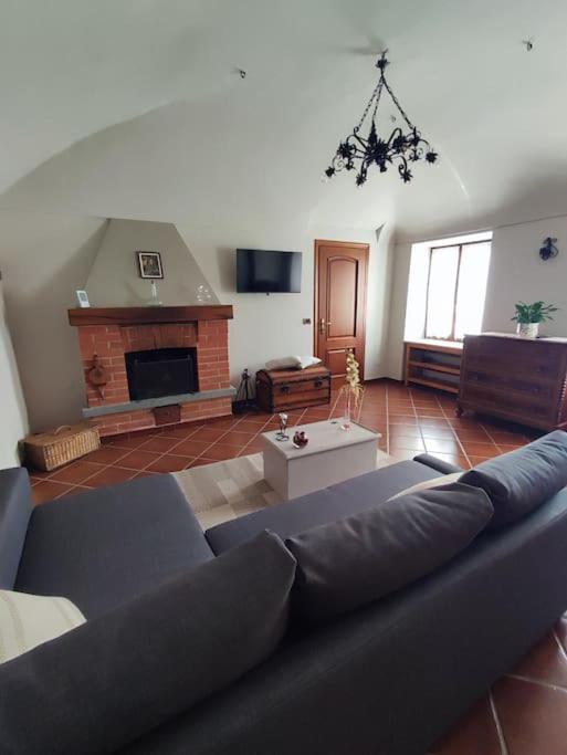 Вилла Casa Caliera Вивероне Экстерьер фото