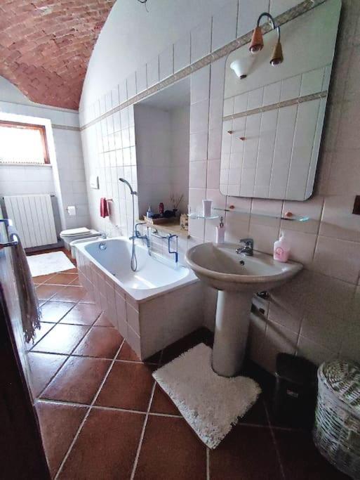 Вилла Casa Caliera Вивероне Экстерьер фото